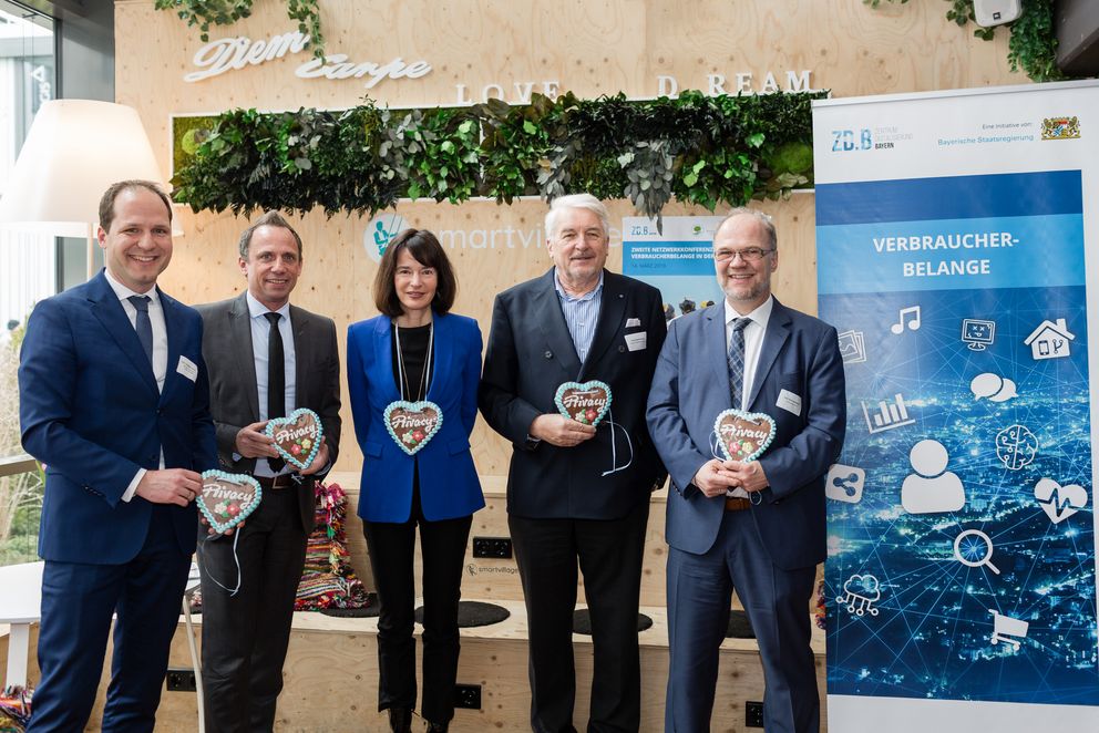 Gruppenfoto der Botschafterin und Botschafter für Verbraucherbelange