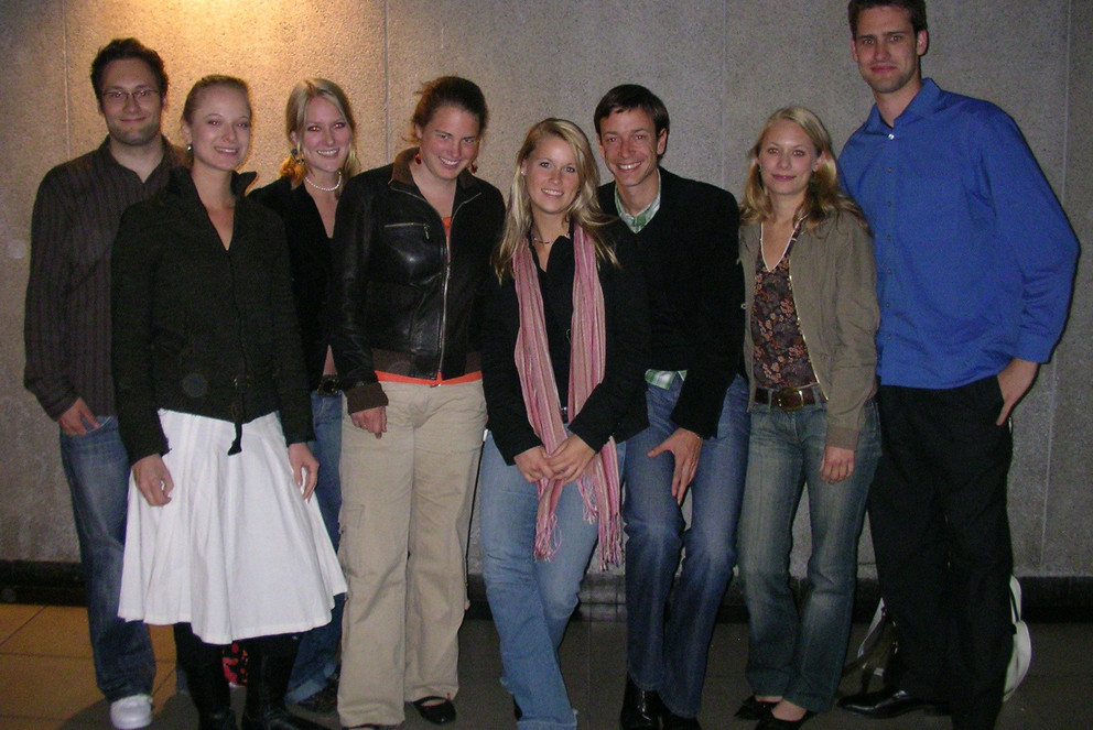 Organisieren den Bau eines Brunnens: Die Passauer Studierenden Carsten Zoglmeier (von links), Michaela Böttinger, Theresa Häfner, Miriam Eckert, Franciska Obermeyer, Christopher Raabe, Nina Kuckuk und Andreas Fuchs