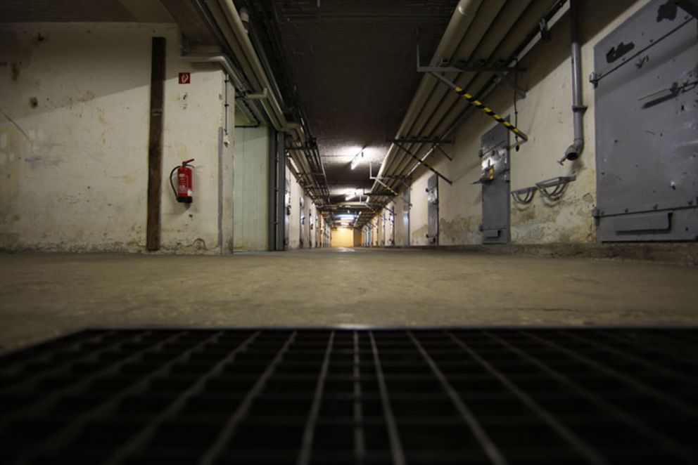 Zellengang im Keller des ehemaligen Stasi-Gefängnisses in Berlin-Hohenschönhausen. Foto: Gedenkstätte Berlin-Hohenschönhausen/Gvoon