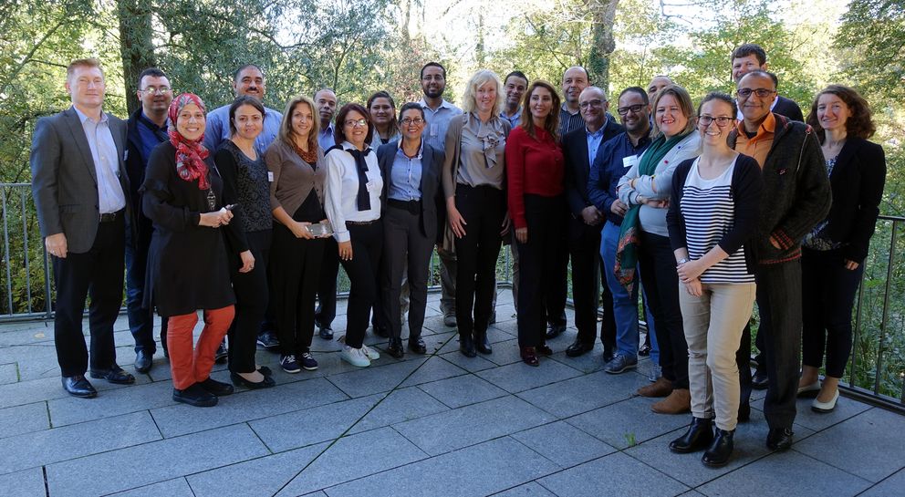 Das ZKK-Team um Susanne Brembeck (Mitte) empfing die Gäste aus Tunesien an der Universität Passau. Foto: Universität Passau