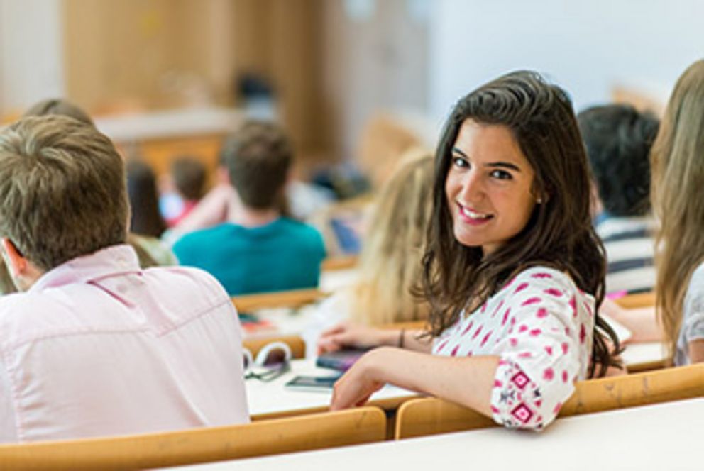 Studentin der Universität Passau im Hörsaal