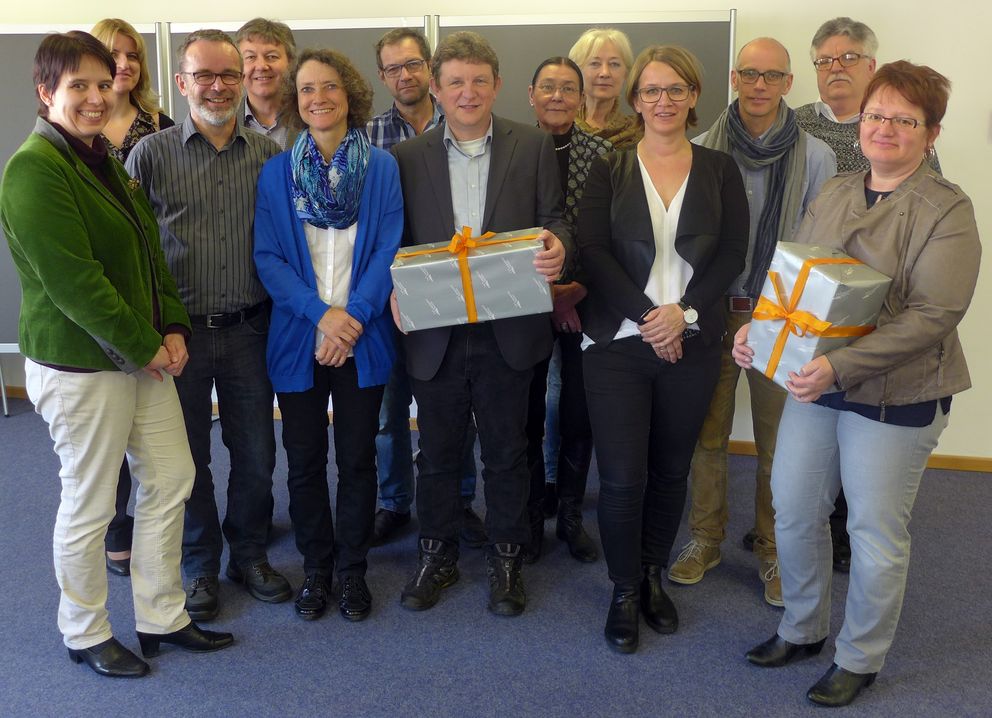 Kanzlerin Dr. Andrea Bör (v.l.), Monika Eichinger (Personalabteilung), Werner Materny, Klaus Schießl, Utta Materny, Günther Sprödhuber, Gerold Ennser, Isabella Artweger, Monika Dischinger, Karin Seider, Martin Fernsebner, Klaus Leirich (Personalrat) und Birgit Stümpfl