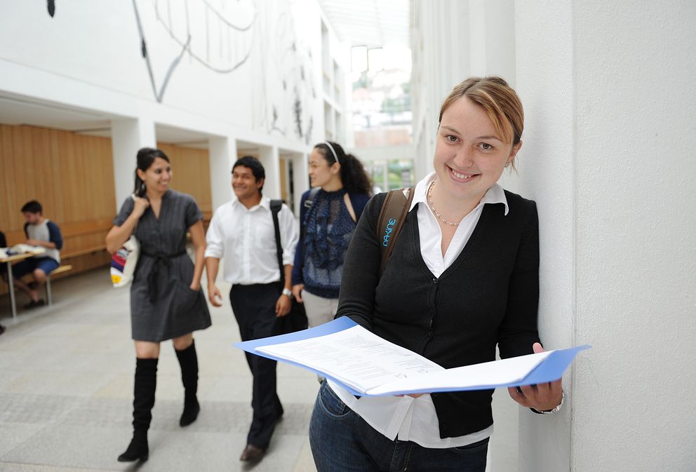 Studieninteressierte Schülerinnen und Schüler der Oberstufe können während eines Schnuppertags in den Pfingstferien den Campus kennenlernen. Symbolfoto: Universität Passau