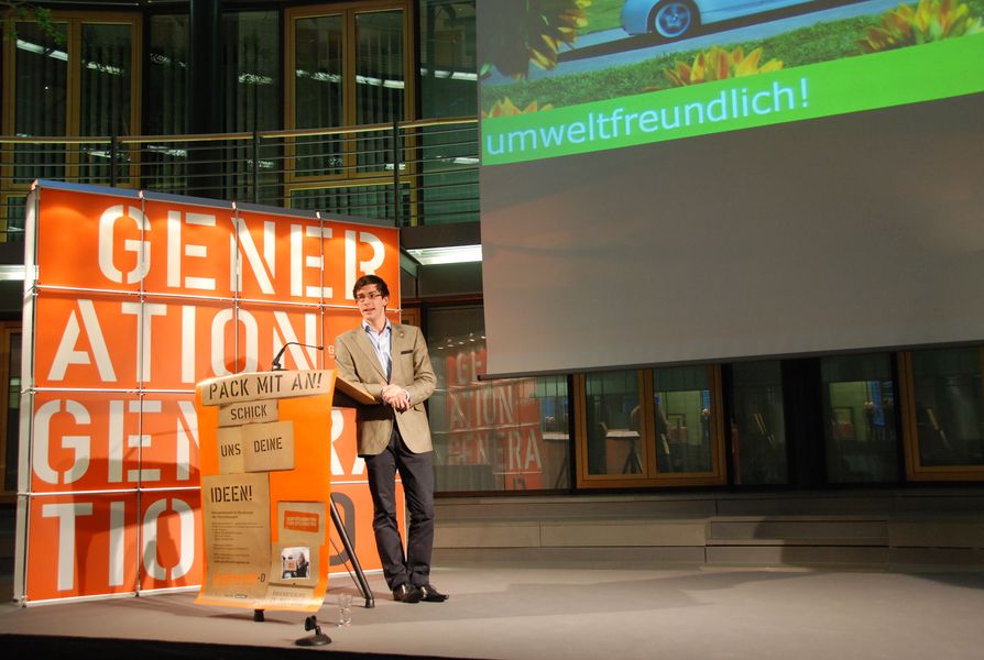 Geschäftsführer Oliver Henning
Geschäftsführer Philipp Brix bei seiner Präsentation vor der Generation-D-Jury