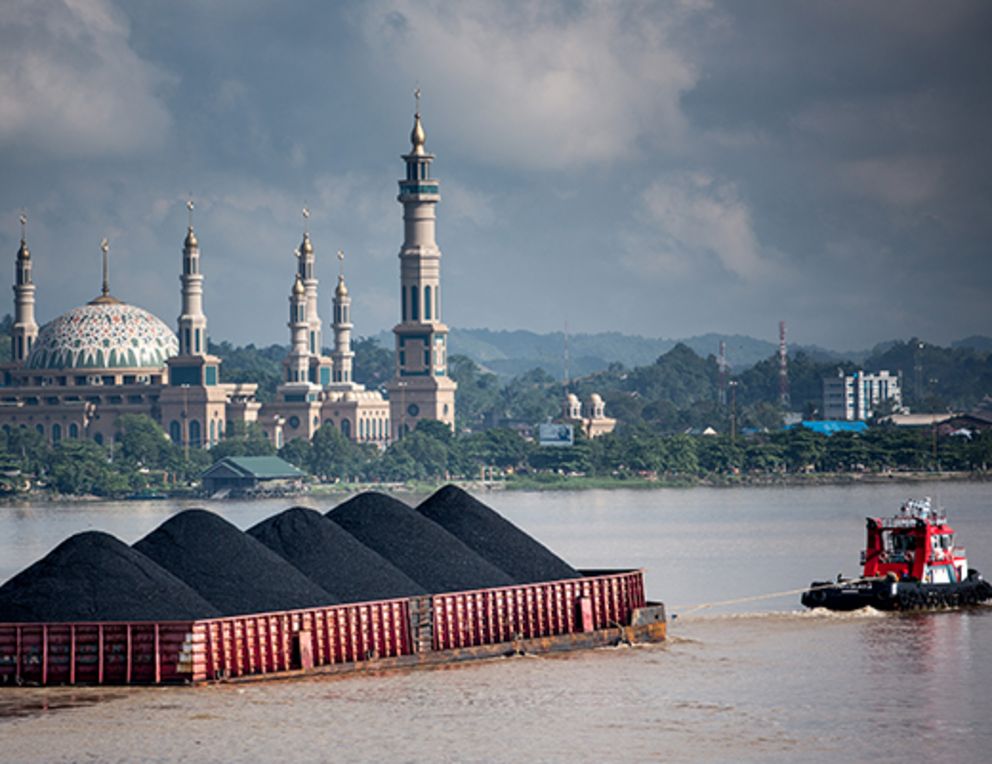 Coal barges come down the Mahakam river in Samarinda East Kalimantan. Photo by Kemal Yufri Greenpeace