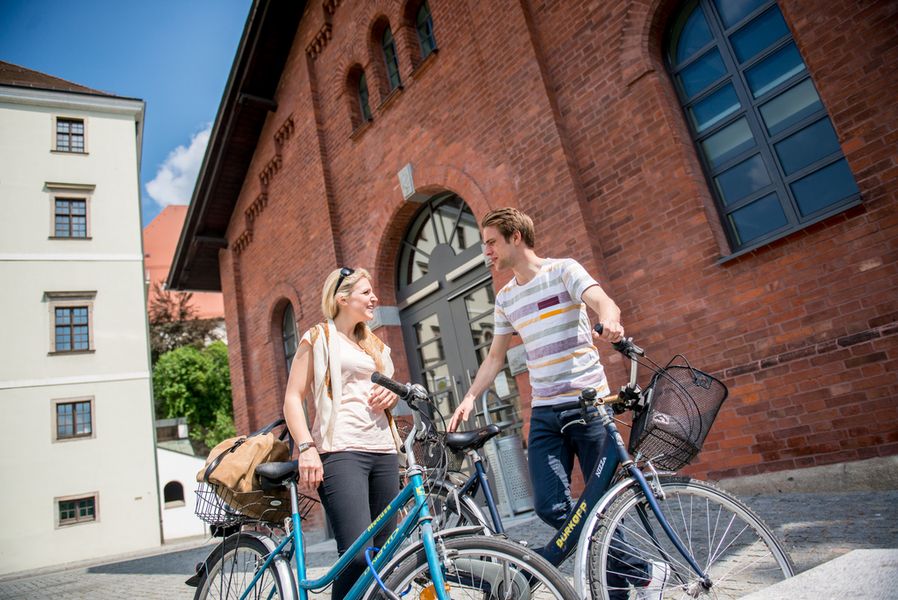 Studierende an der Innsteg-Aula