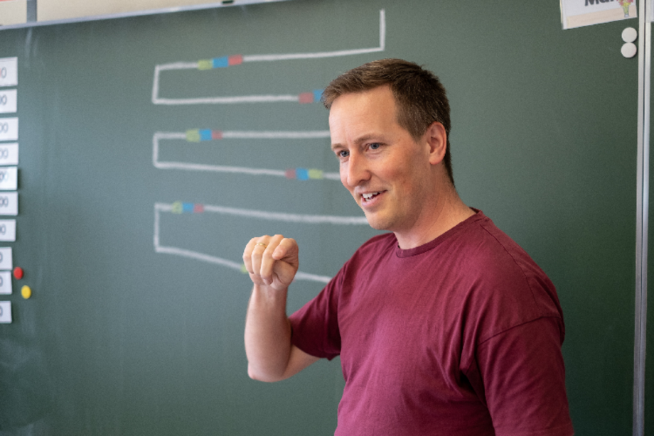 INTERREG-Projekt Informatikkoffer testet kleine Lernroboter an Grundschulen im Grenzgebiet
