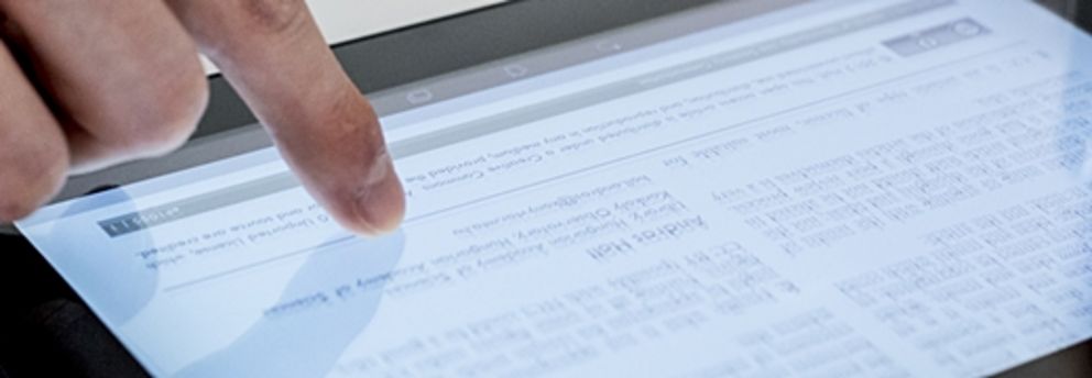 Finger auf einem Tablet