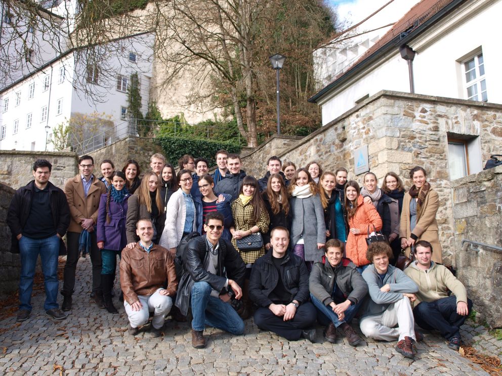 Das Foto zeigt die Teilnehmerinnen und Teilnehmer des Seminars.