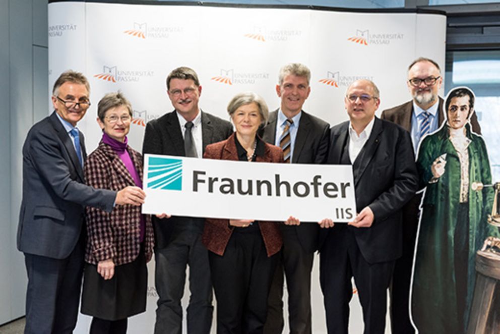 From left to right: Walter Taubeneder (Member of the Bavarian Parliament), Gerlinde Kaupa (Deputy District Administrator), Professor Tomas Sauer, Professor Carola Jungwirth (President of the University), Professor Gerhard Waschler (Member of the Bavarian Parliament), Professor Randolf Hanke, (Head of Fraunhofer Development Center X-Ray Technology) and Jürgen Dupper (Head Mayor of the City of Passau), with a cardboard cutout of Joseph von Fraunhofer, after whom the Fraunhofer Society is named. Photo: University of Passau