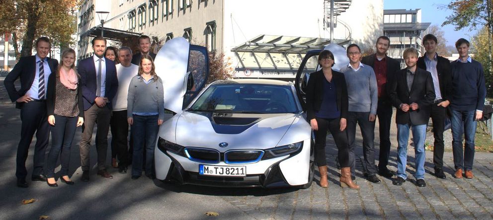  von links Dr. Stefan Mang (Geschäftsführer Centrum für Marktforschung, Universität Passau), Sarah Tewiele (Universität Duisburg-Essen), Hannes Busch (Alphabet), Lisa Thalmaier (Centrum für Marktforschung , Universität Passau), Dr. Erich Fuchs (Universität Passau), Andreas Klein (Spiegel Institut), Lisa Kessler (Universität der Bundeswehr), Dr. Stefanie Rankl (Centrum für Marktforschung ,Universität Passau), Dr. Andreas Kain (BMW Group), Martin Koppers (Universität Duisburg-Essen), Timm Kannstätter (Universität Duisburg-Essen), Christian Nagel (Universität Passau), Leonhard Iberl (BMW Group)