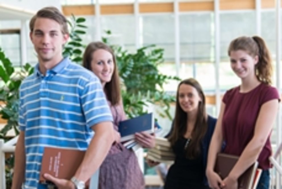 Studierende in der Universitätsbibliothek Passau