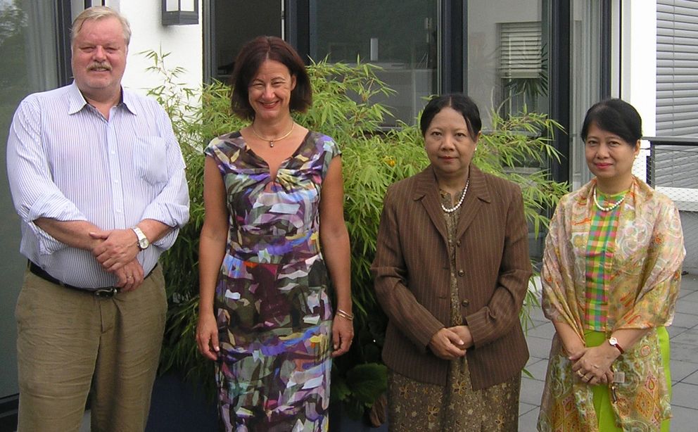 Professor Rüdiger Korff, Vice President Ursula Reutner, Ambassador Daw Yin Yin Myint, and Professor Chaw Chaw Sein (from right to left). Photo: University of Passau