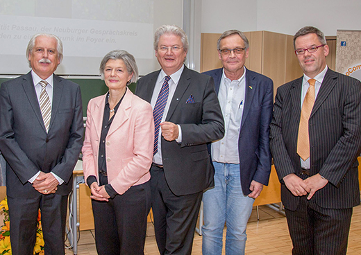 Prof. Dr. Ernst Struck, Präsidentin Prof. Dr. Carola Jungwirth, Honorar-Professor Siegmund Gottlieb, Prof. Dr. Dieter Anhuf und Prof. Dr. Werner Gamerith (v.l.) bei der Veranstaltung "Wissenschaft trifft Praxis".